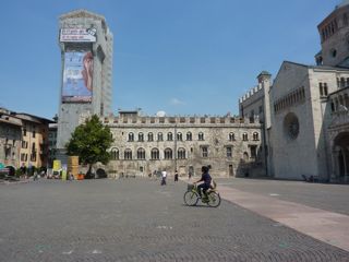 Piazza del duomo trento cycle holidays